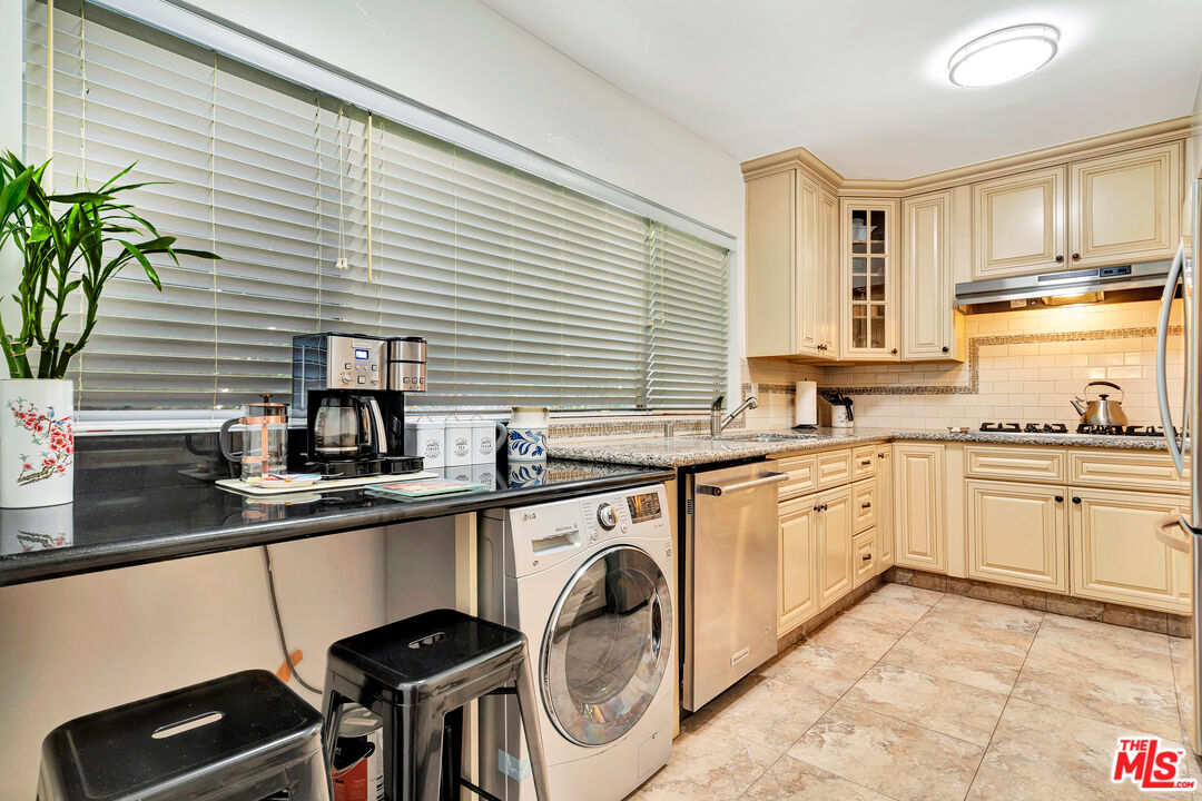 400 S Los Robles Ave Unit: 107