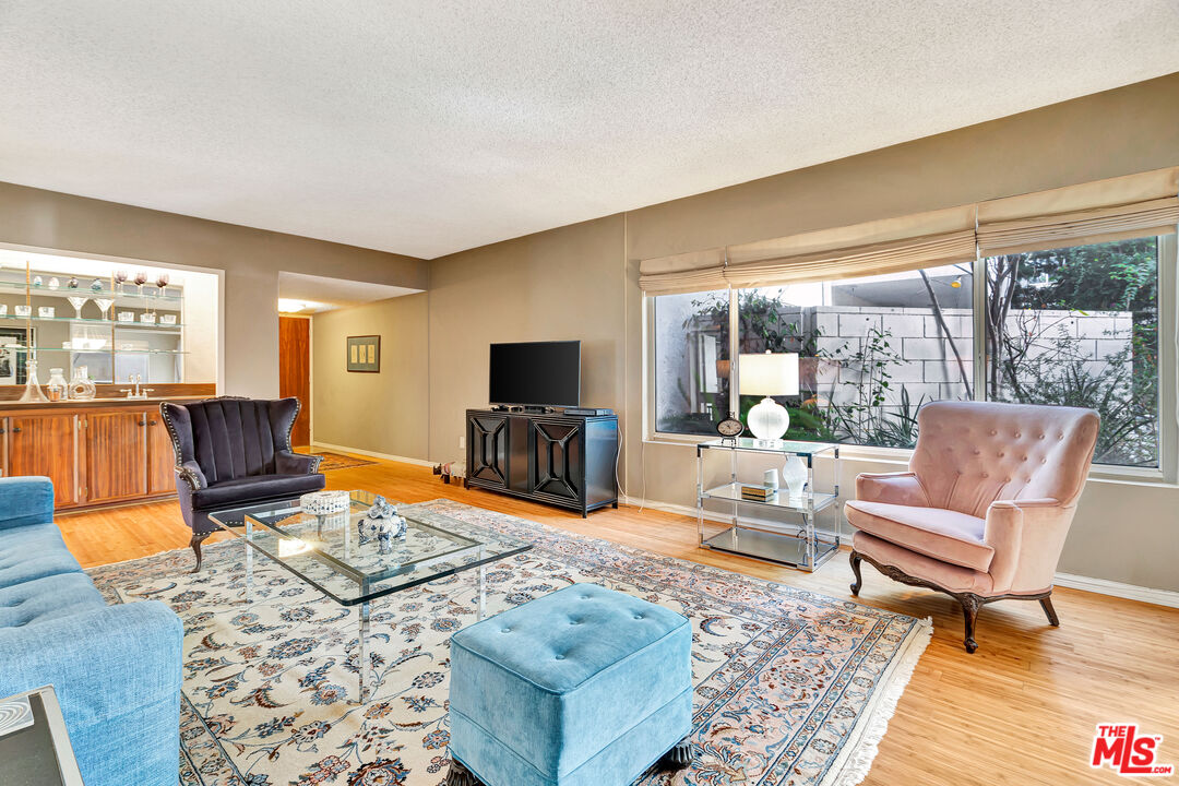 400 S Los Robles Ave Unit: 107