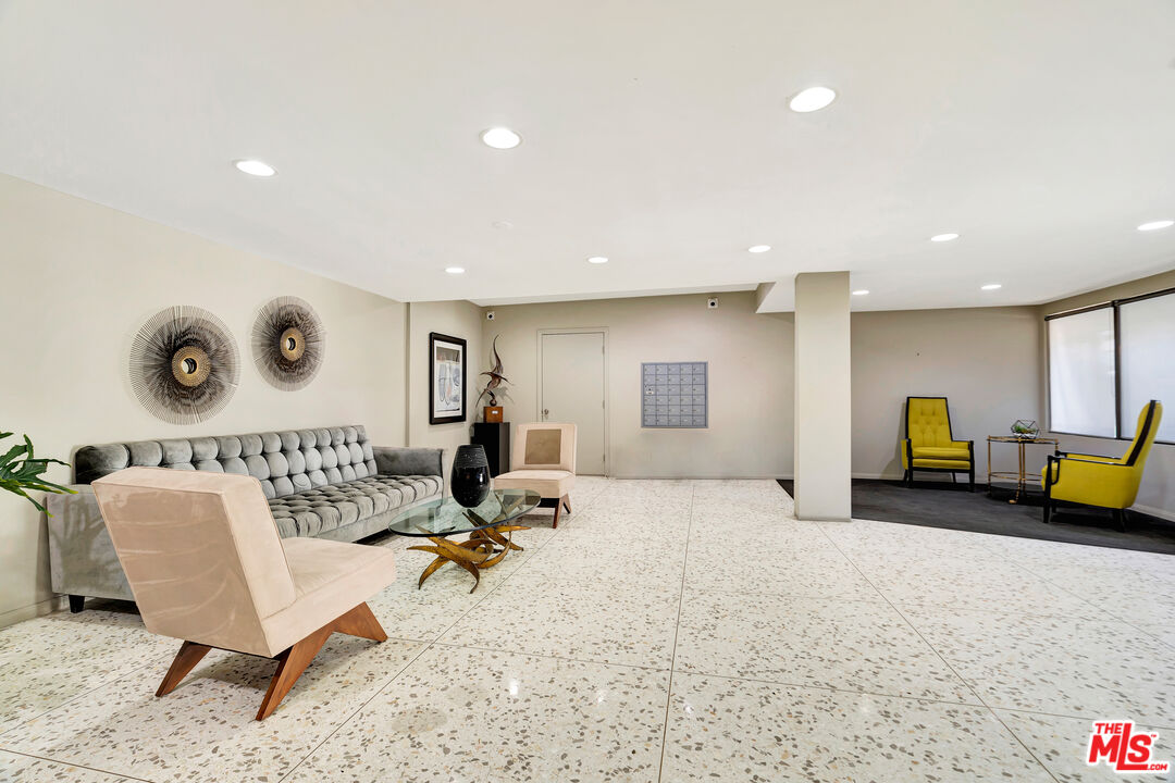 400 S Los Robles Ave Unit: 107