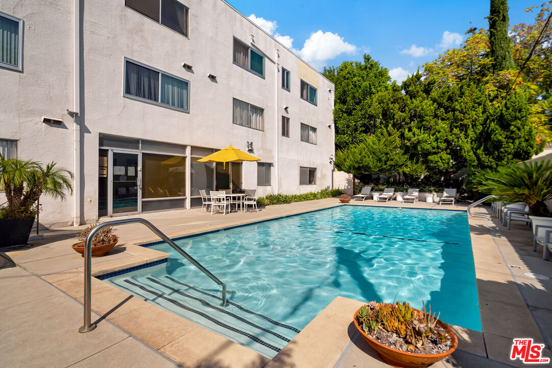 400 S Los Robles Ave Unit: 107