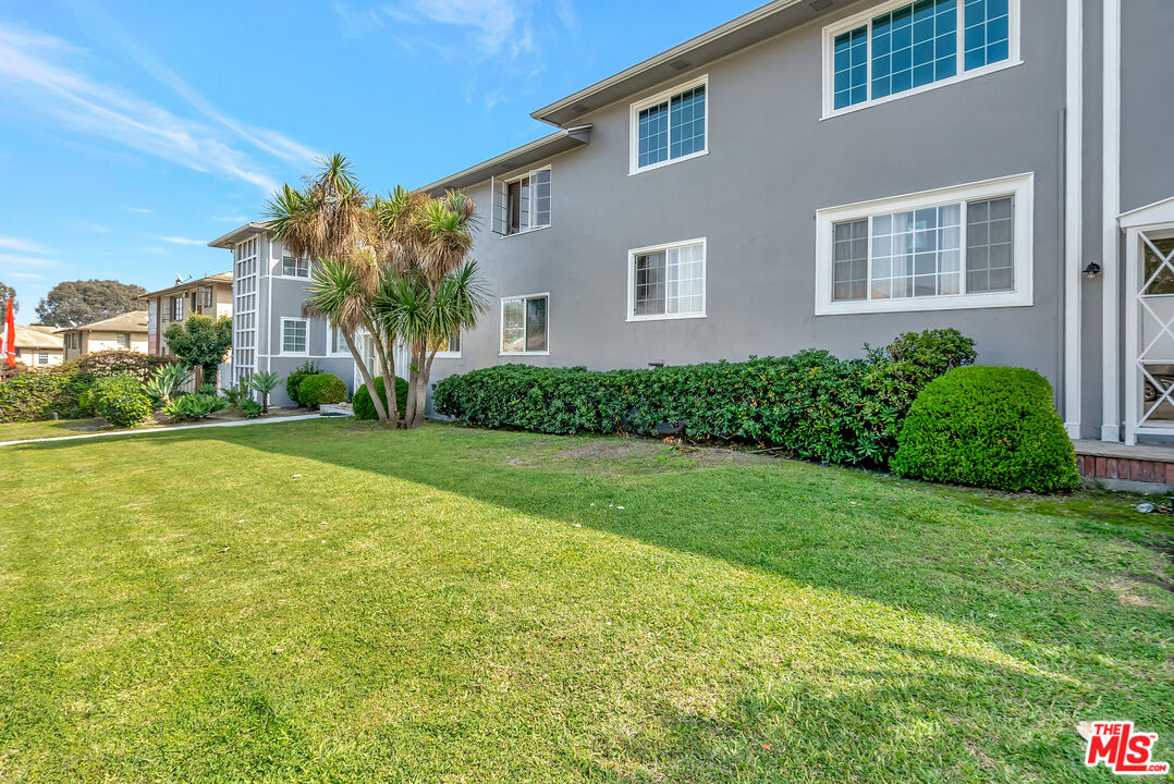 4034 Abourne Rd Unit: B