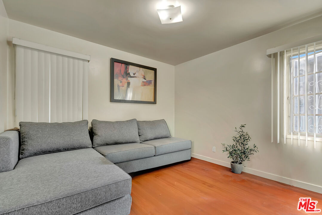 4034 Abourne Rd Unit: B