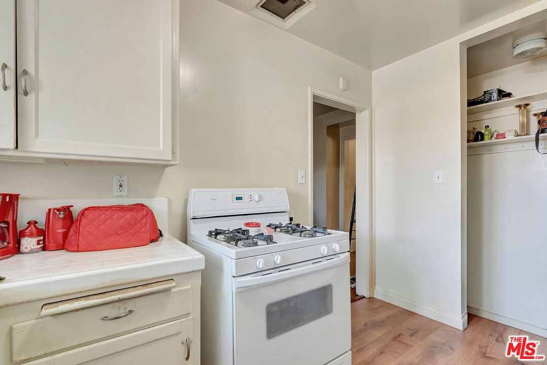 4034 Abourne Rd Unit: B