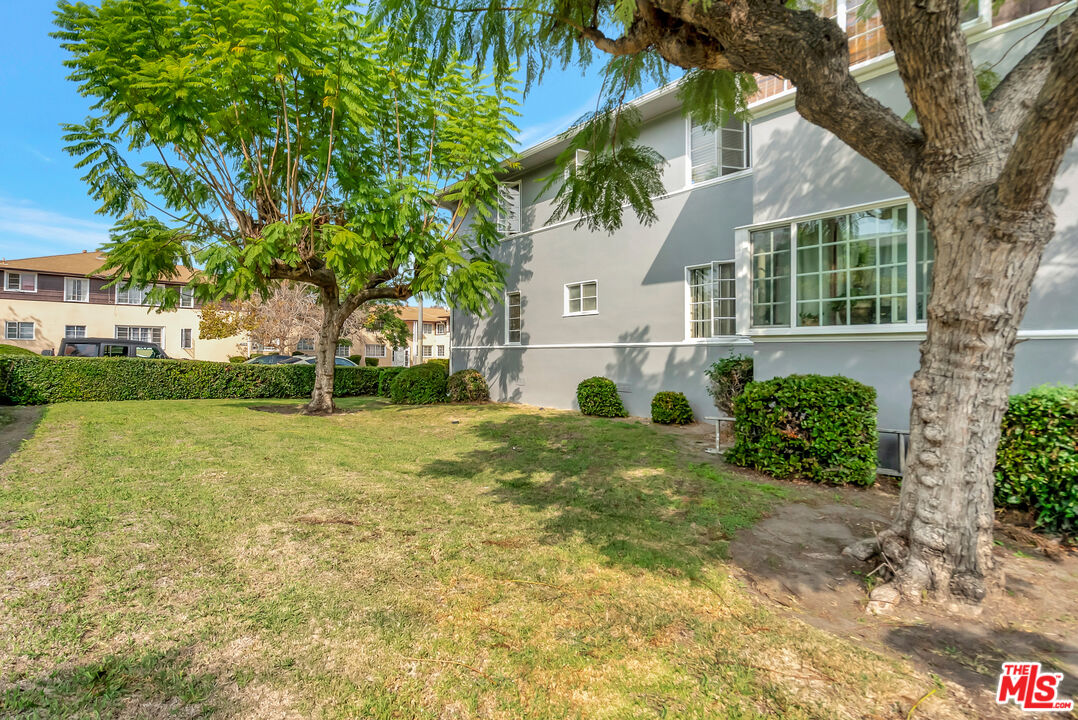 4034 Abourne Rd Unit: B