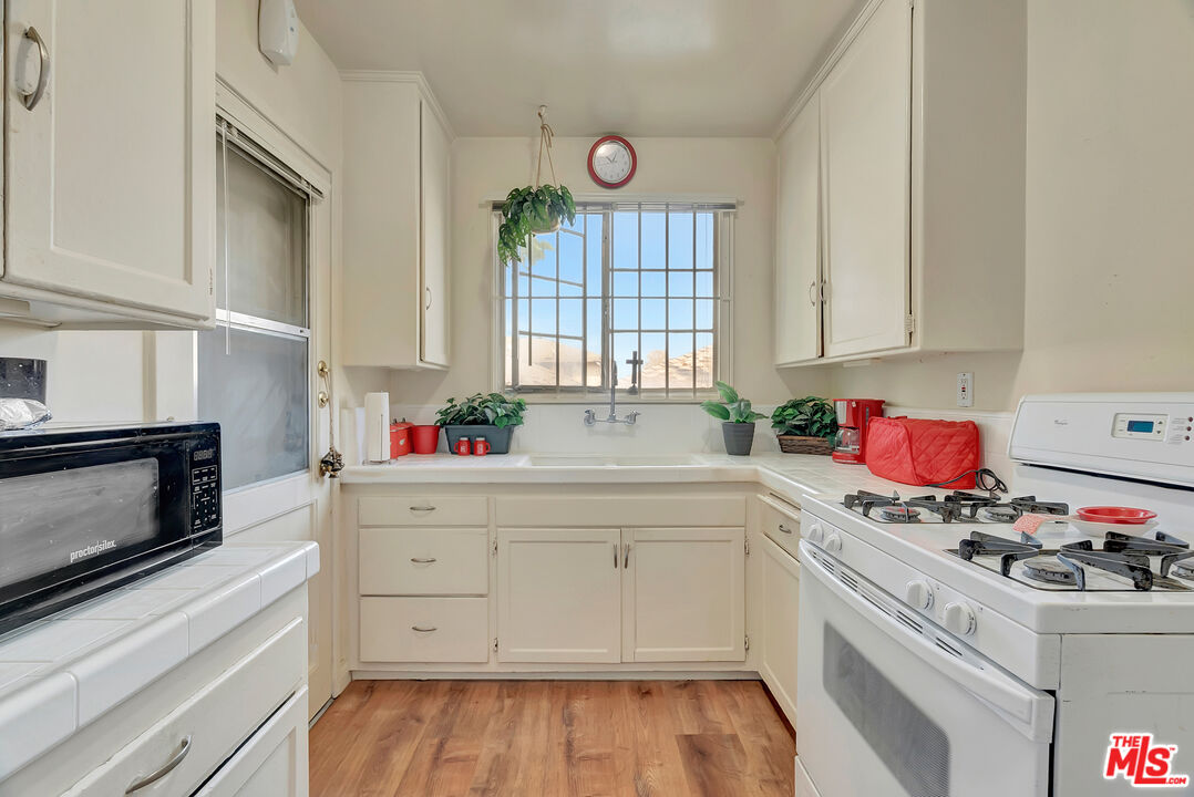 4034 Abourne Rd Unit: B