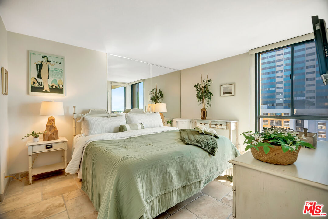 1750 E Ocean Blvd Unit: 704