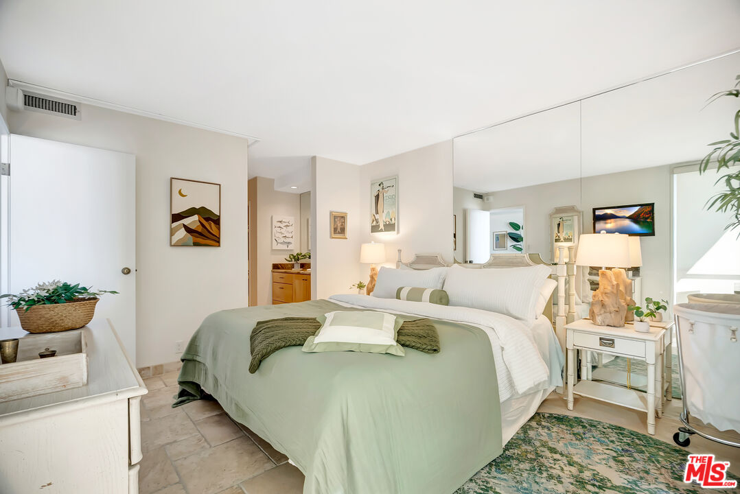 1750 E Ocean Blvd Unit: 704