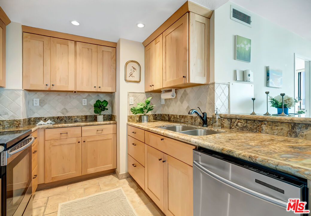 1750 E Ocean Blvd Unit: 704