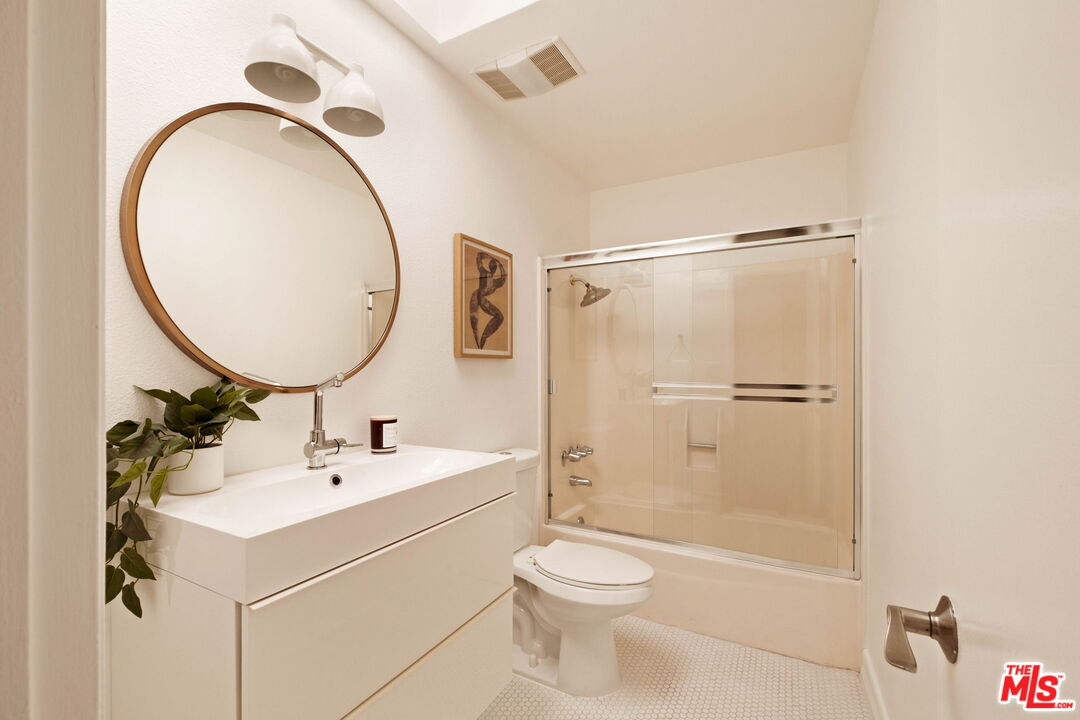 4900 Overland Ave Unit: 303