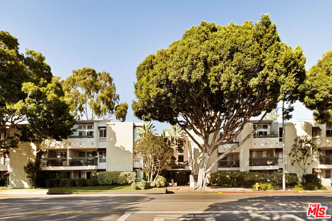 4900 Overland Ave Unit: 303