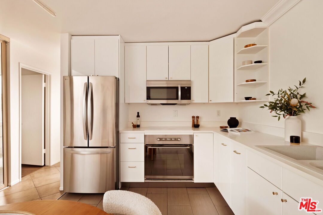4900 Overland Ave Unit: 303