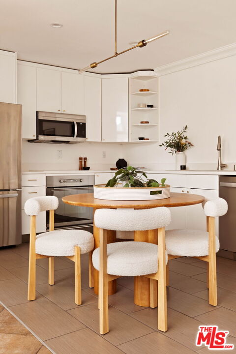 4900 Overland Ave Unit: 303