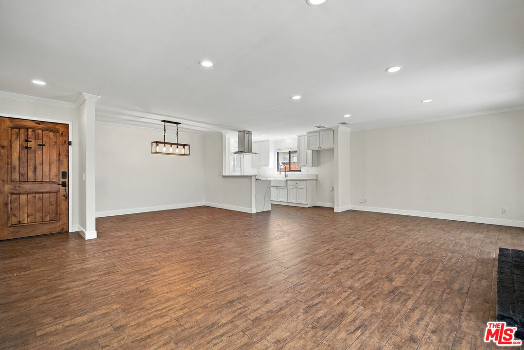 1088 W 11th St