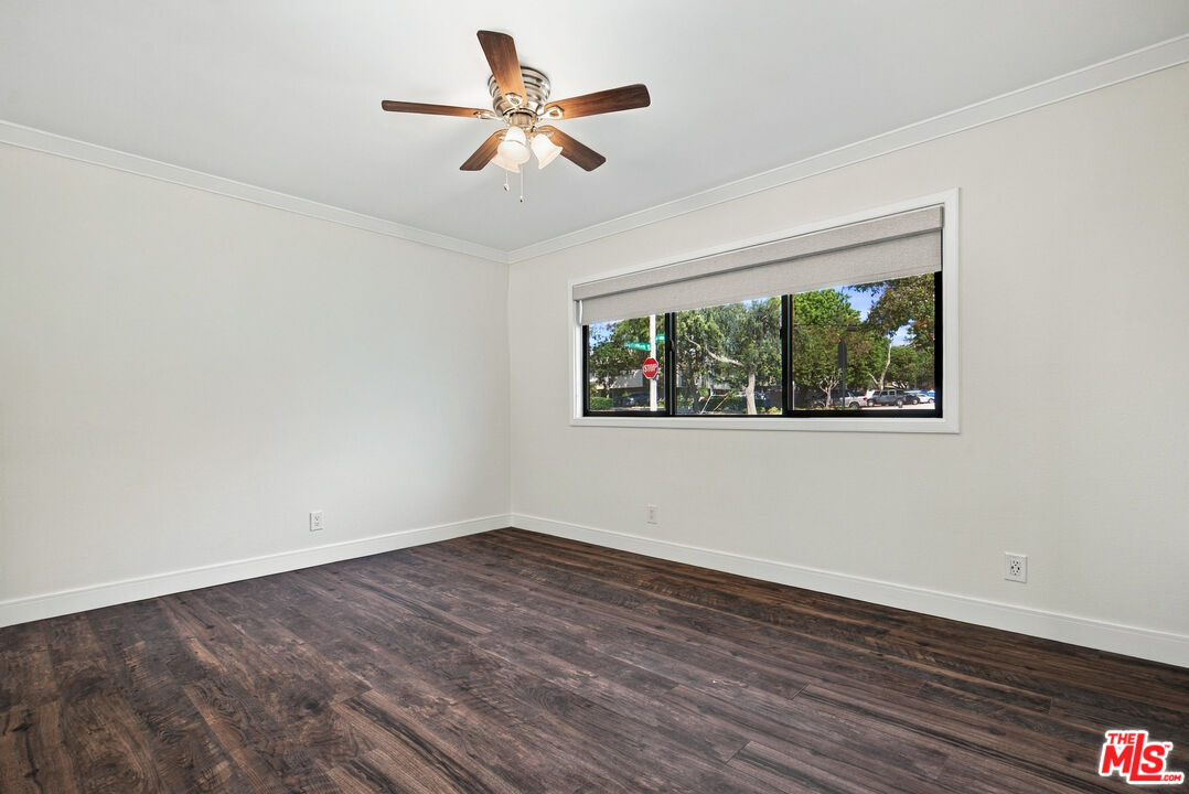 1088 W 11th St