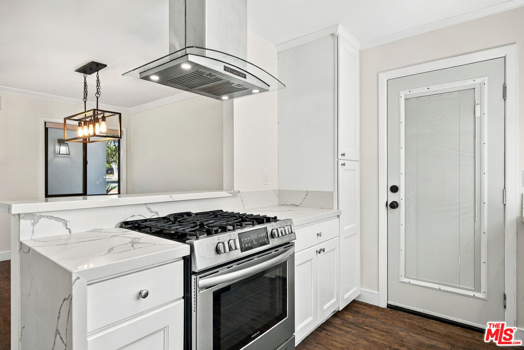 1088 W 11th St