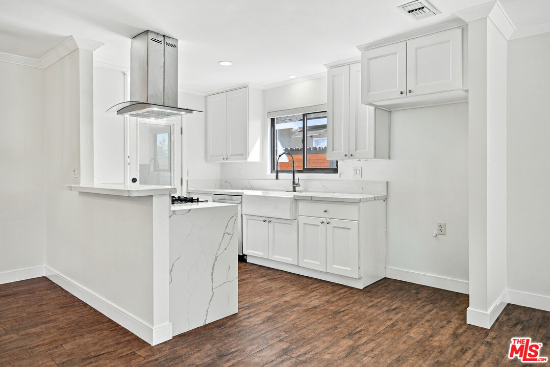 1088 W 11th St