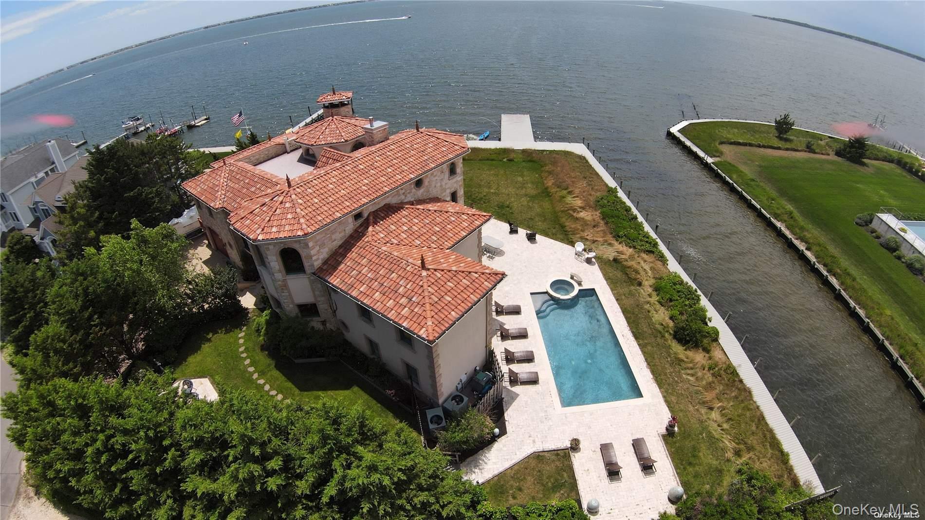 13 Seatuck Lane