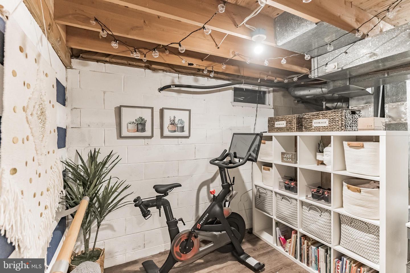 111 E BEECHWOOD AVENUE Unit: 10