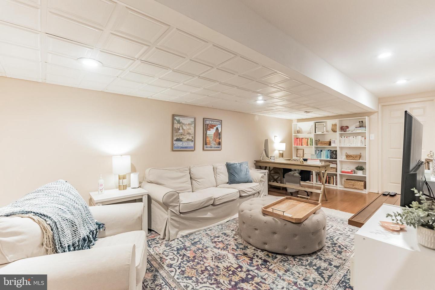 111 E BEECHWOOD AVENUE Unit: 10