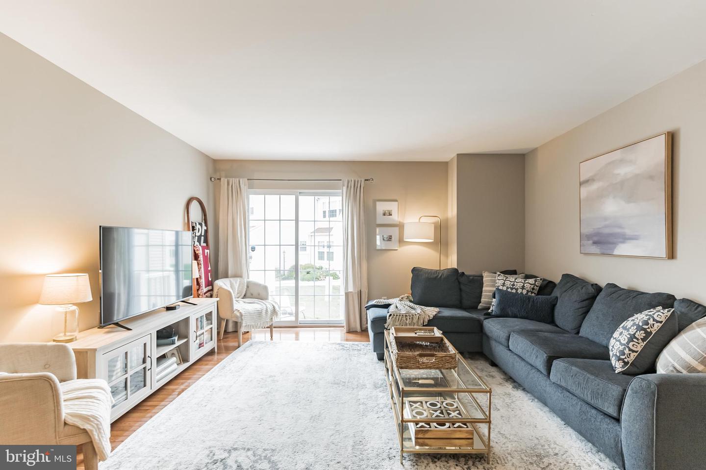 111 E BEECHWOOD AVENUE Unit: 10