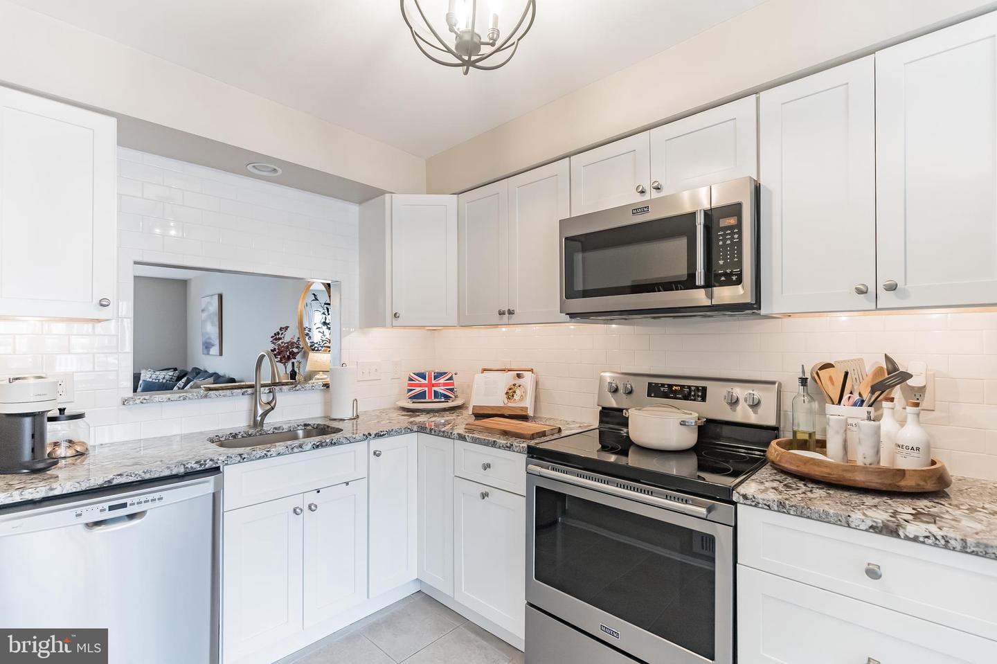 111 E BEECHWOOD AVENUE Unit: 10