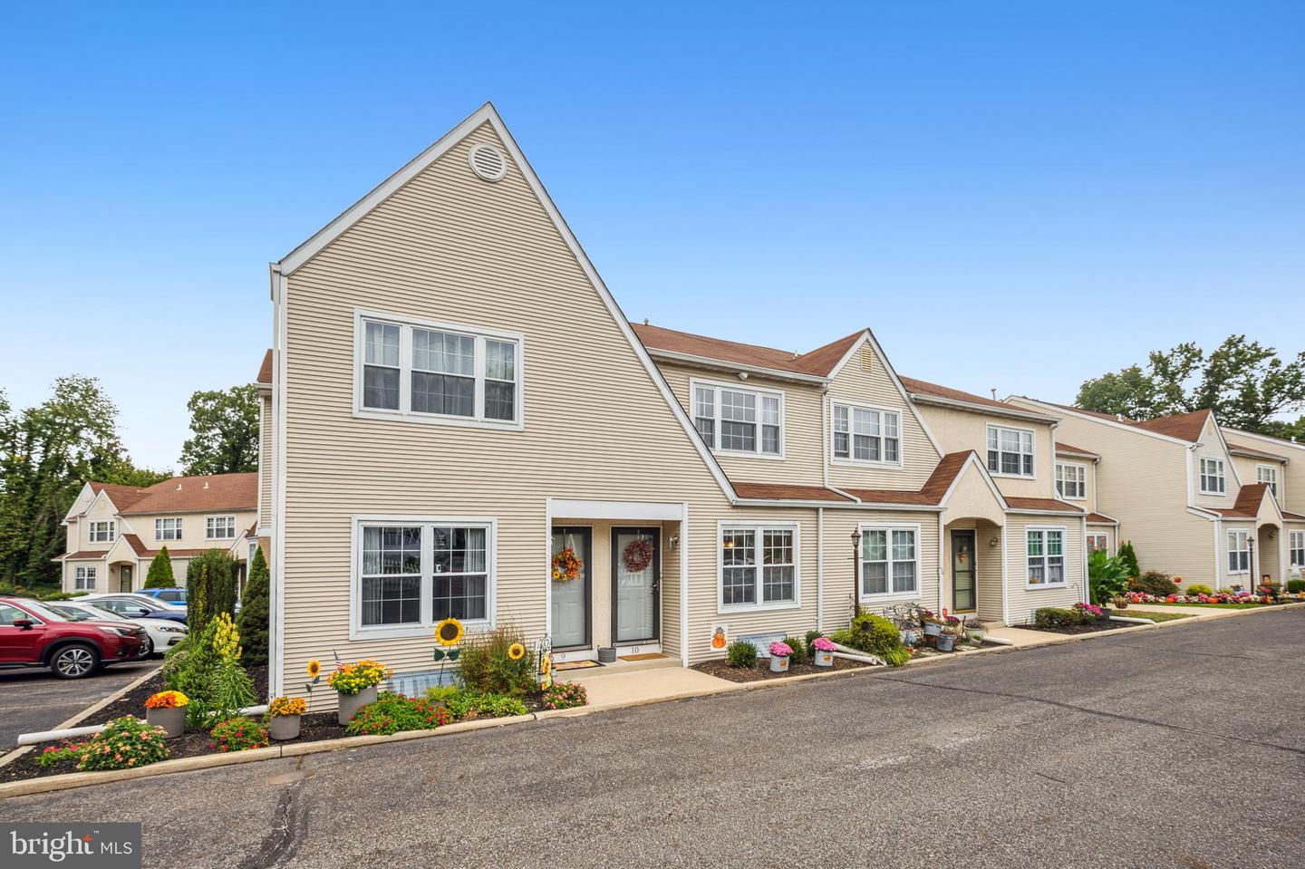 111 E BEECHWOOD AVENUE Unit: 10