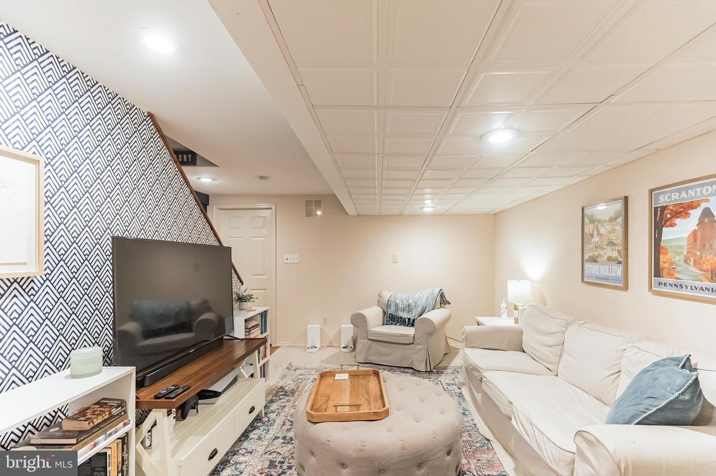 111 E BEECHWOOD AVENUE Unit: 10