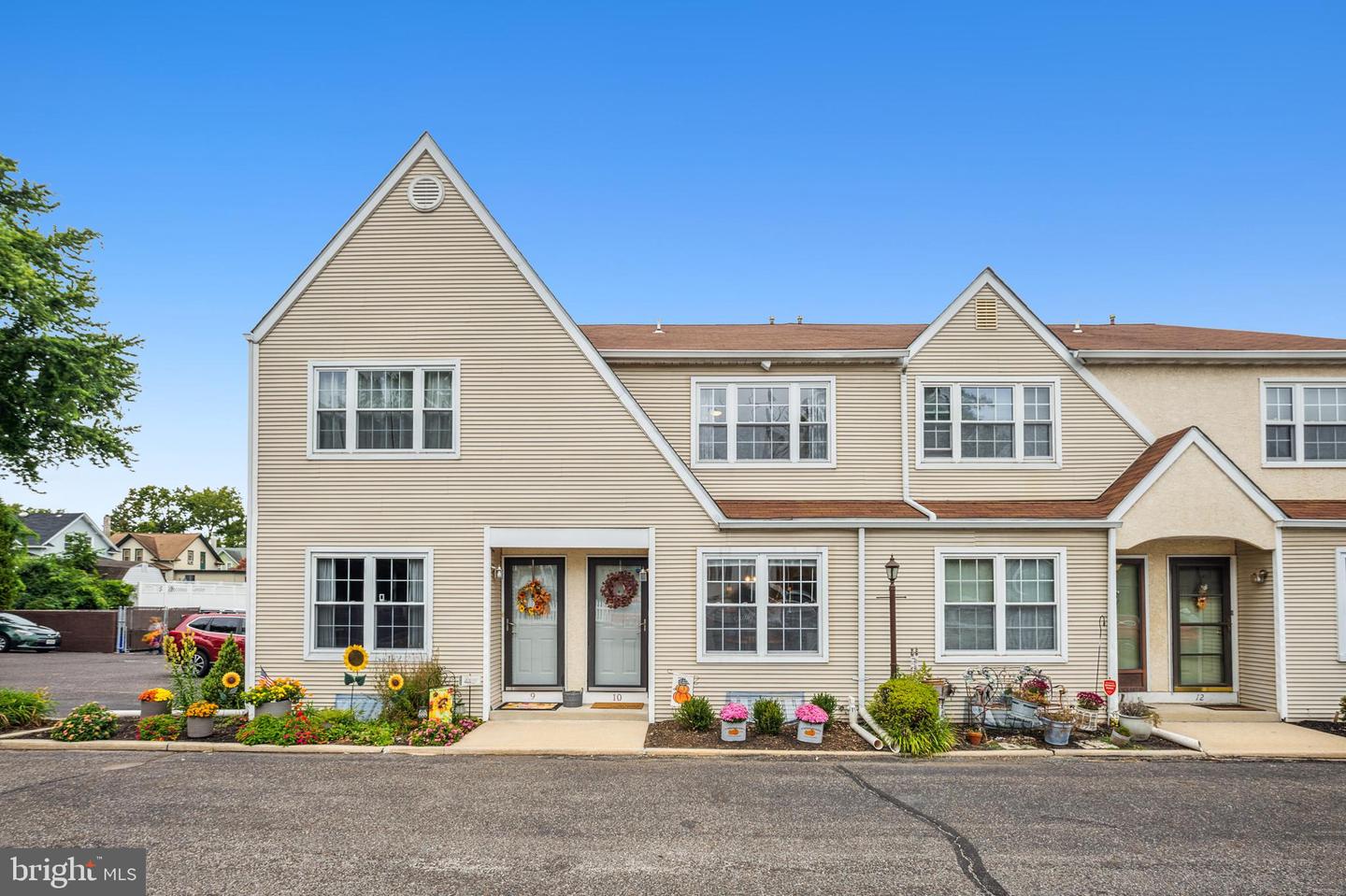 111 E BEECHWOOD AVENUE Unit: 10