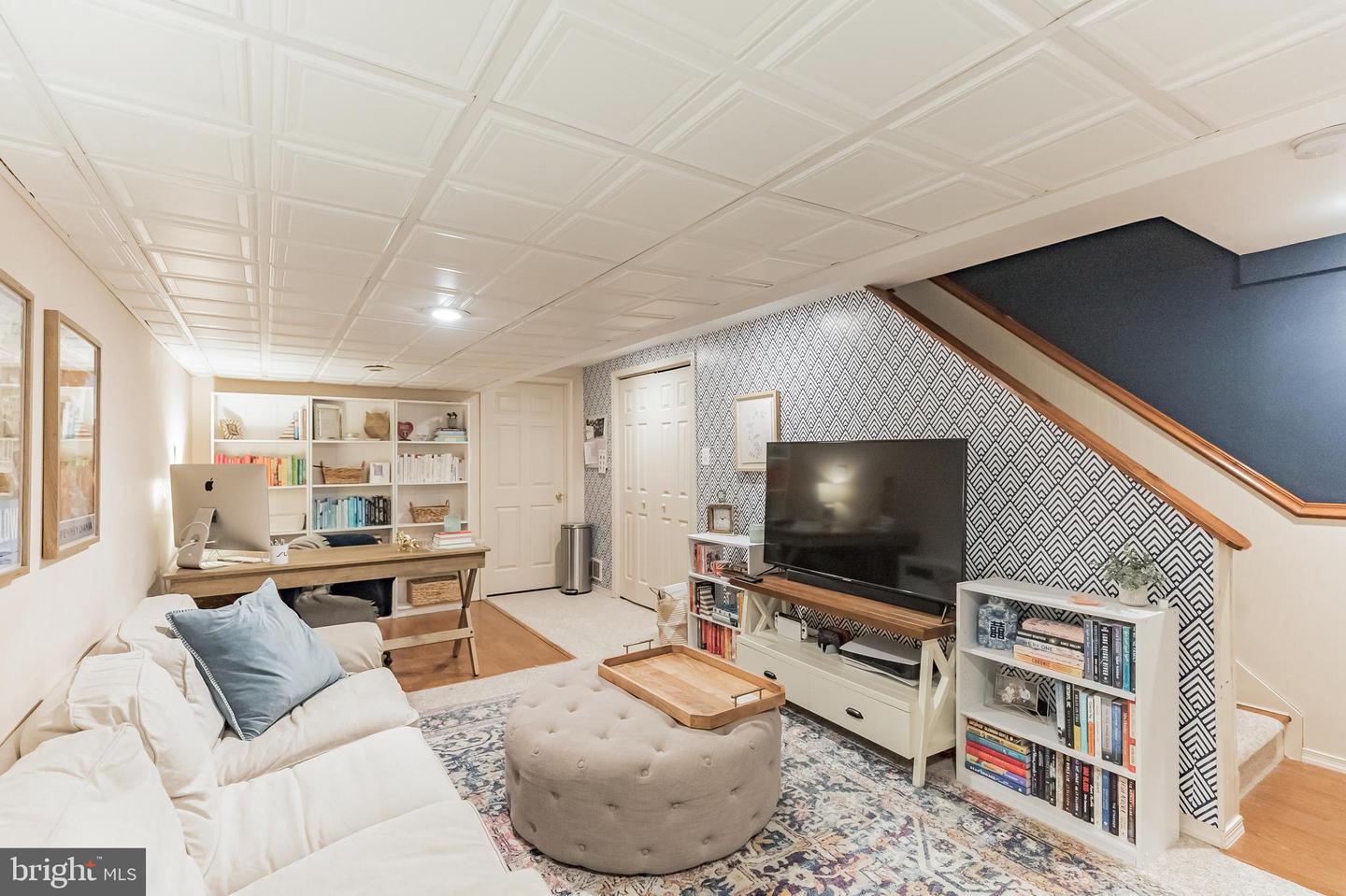 111 E BEECHWOOD AVENUE Unit: 10