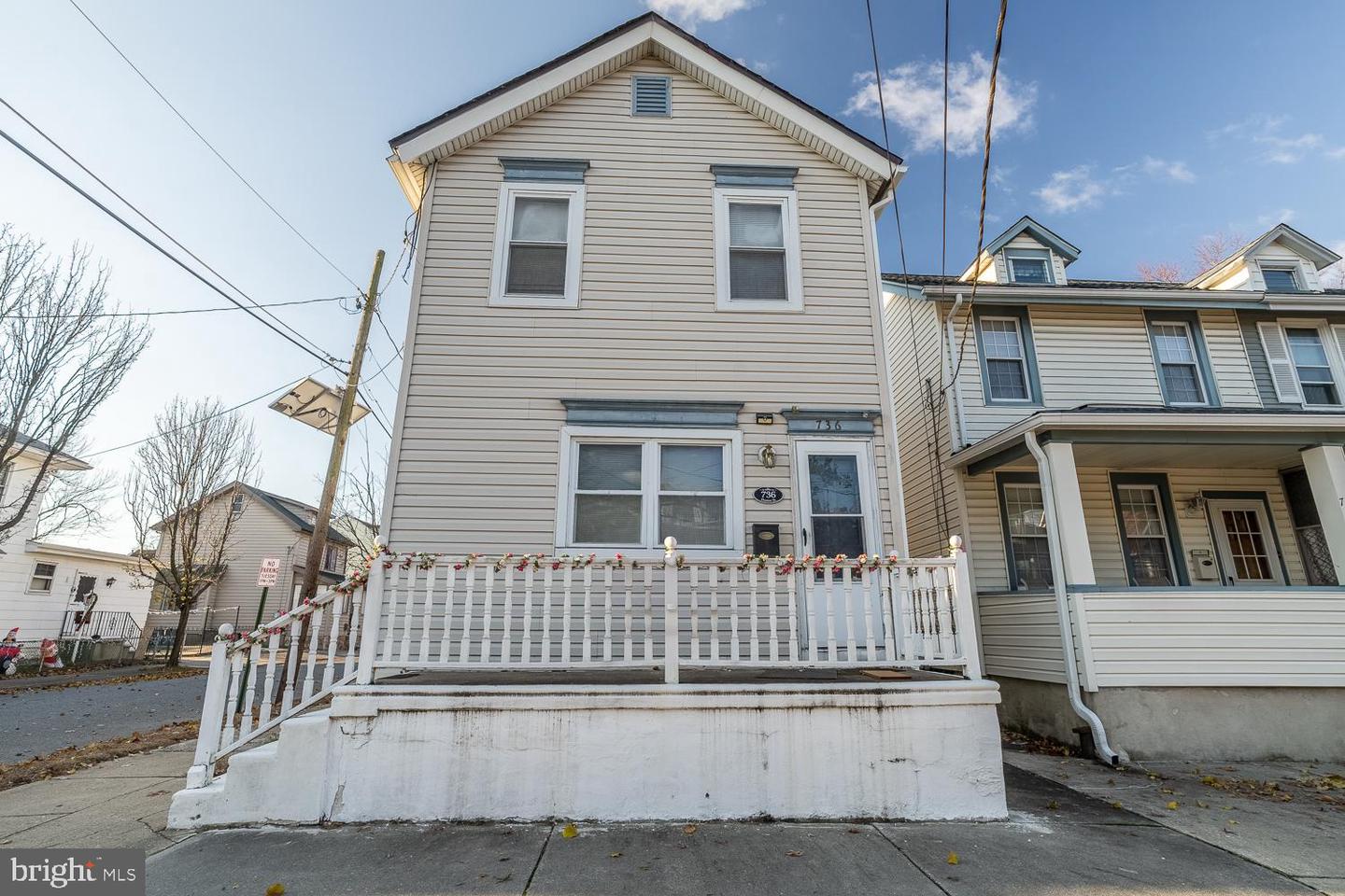736 Hunter St