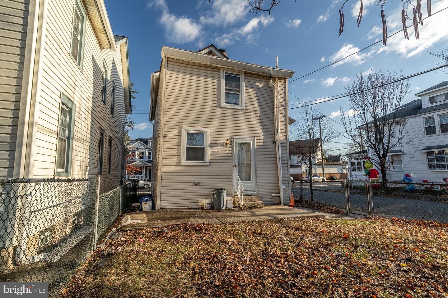 736 Hunter St