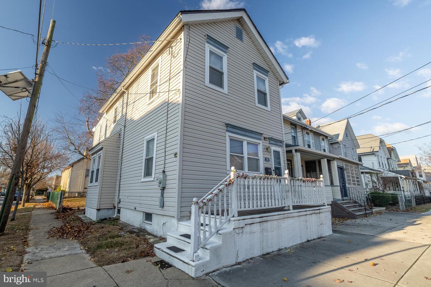 736 Hunter St