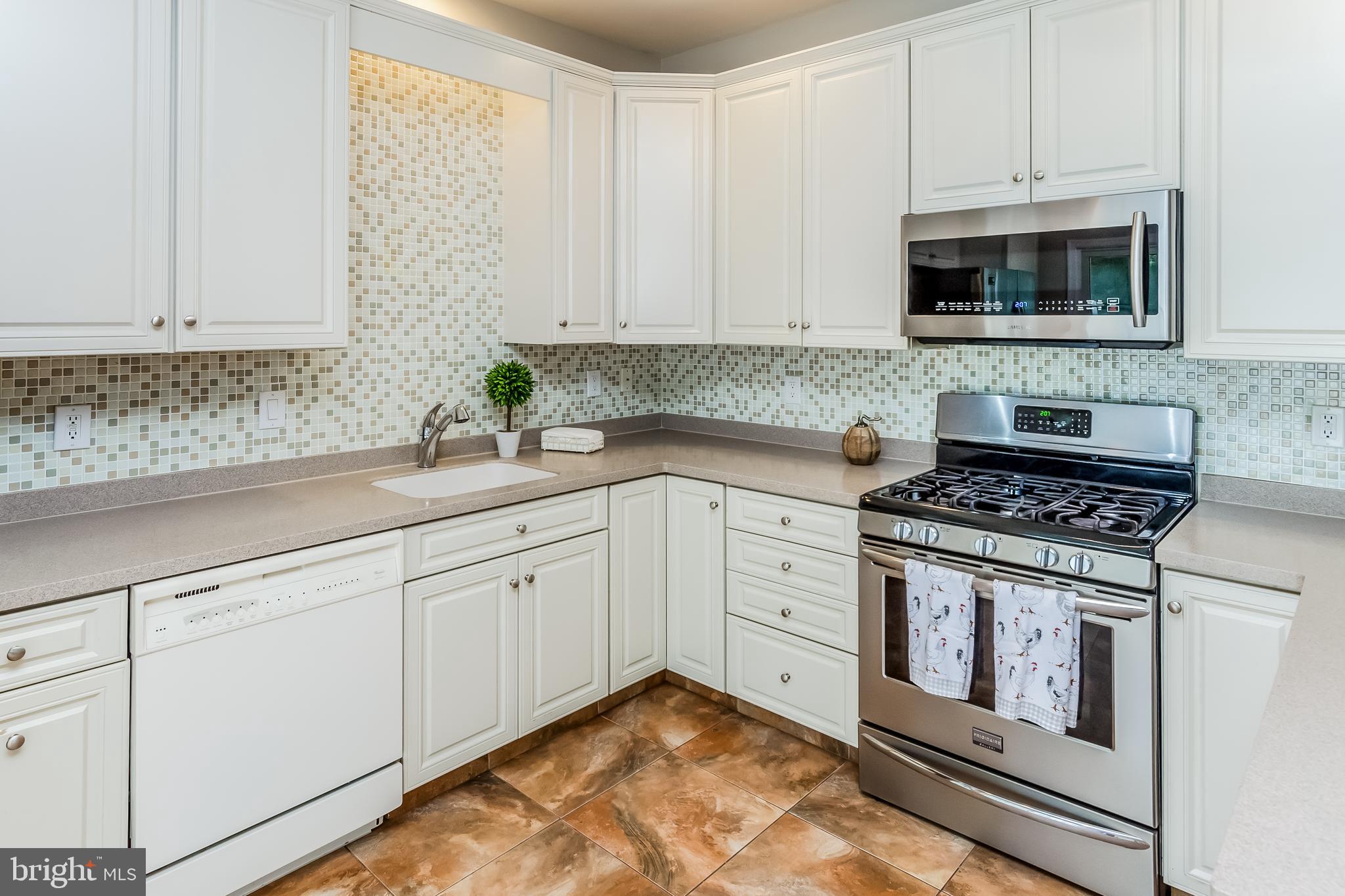 17 LANCASTER CT