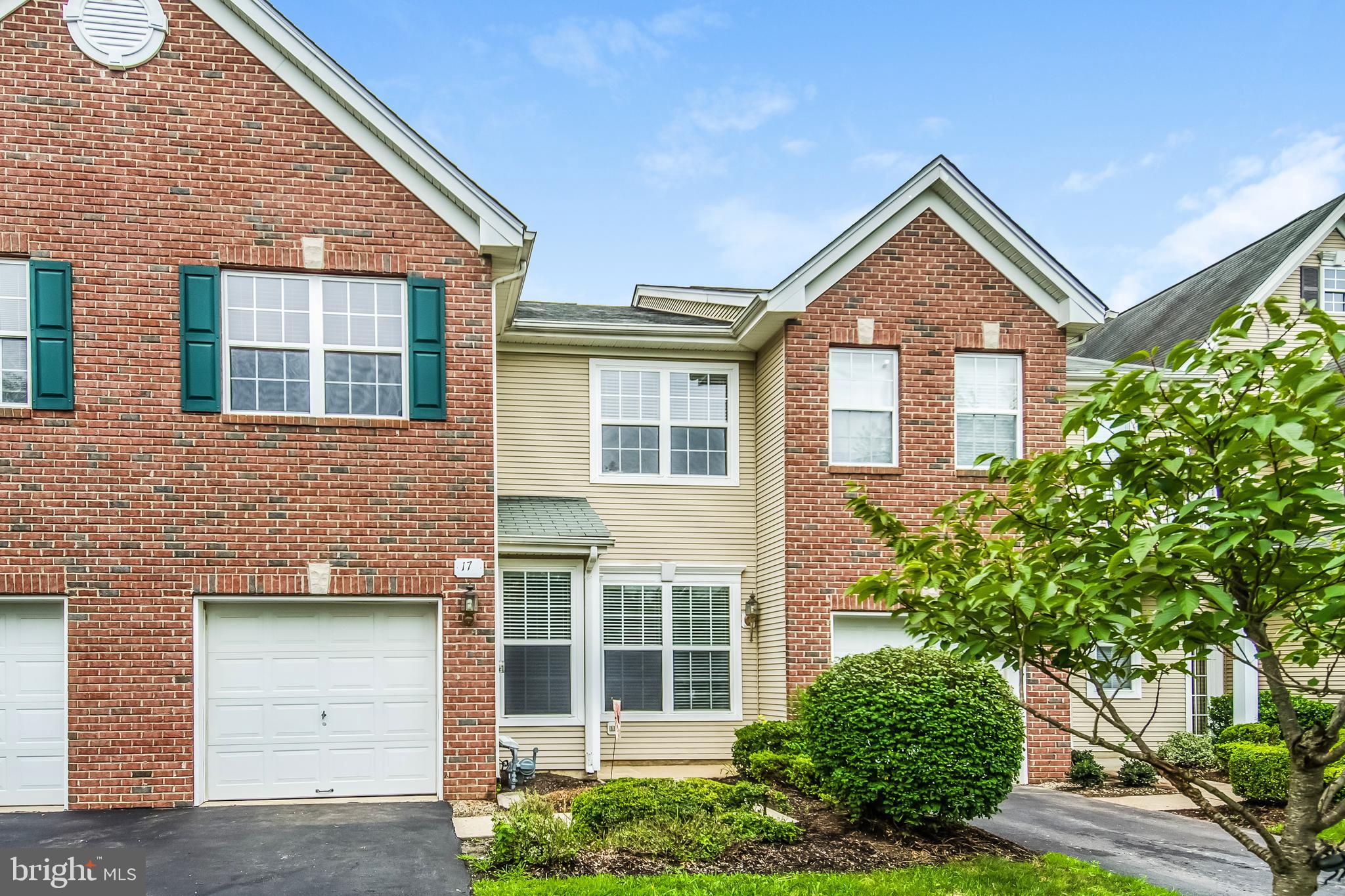 17 LANCASTER CT