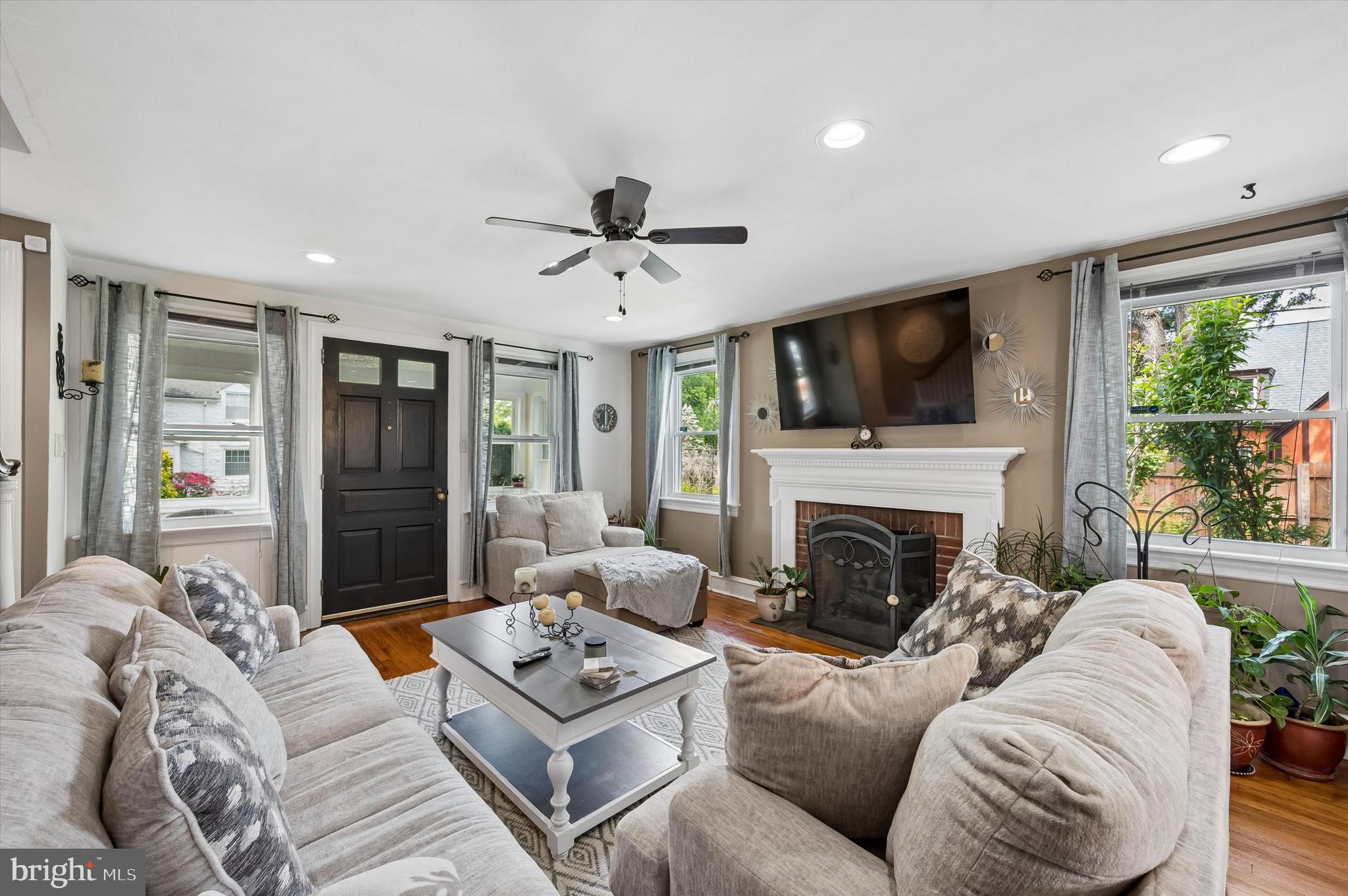 635 LUKENS AVENUE