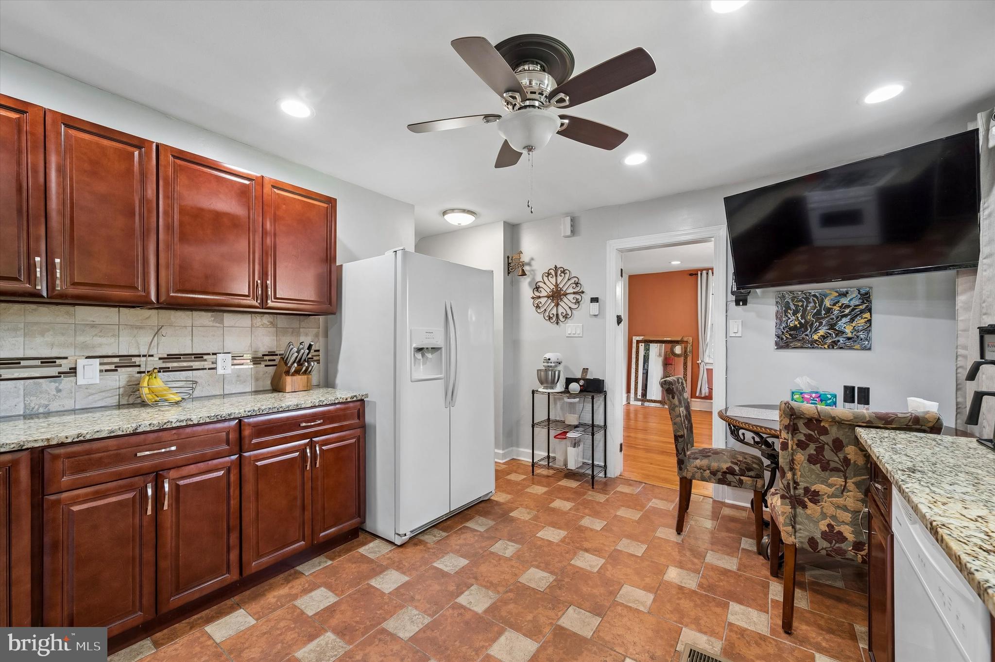 635 LUKENS AVENUE