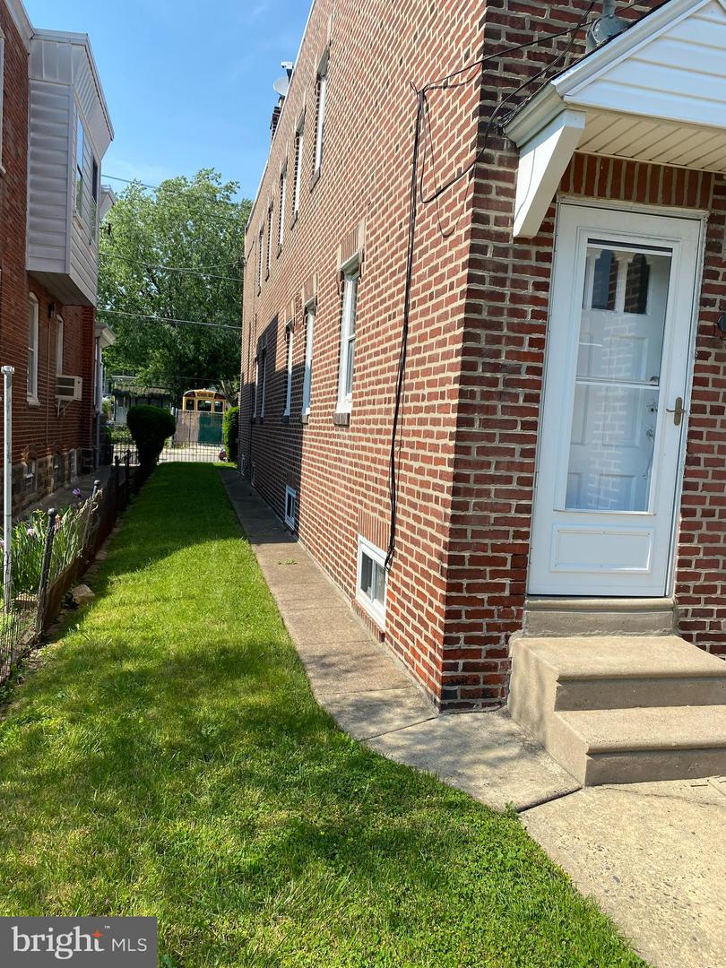 5223 JACKSON STREET Unit: 1F