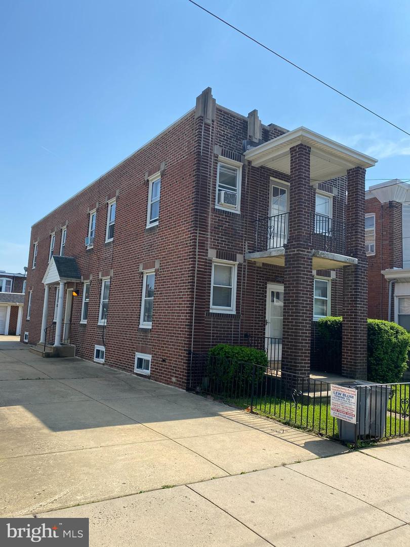 5223 JACKSON STREET Unit: 1F