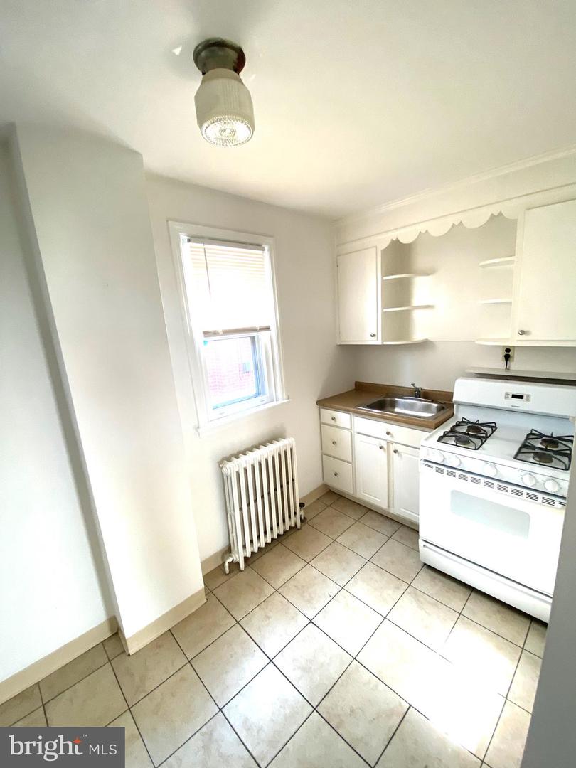 5223 JACKSON STREET Unit: 1F