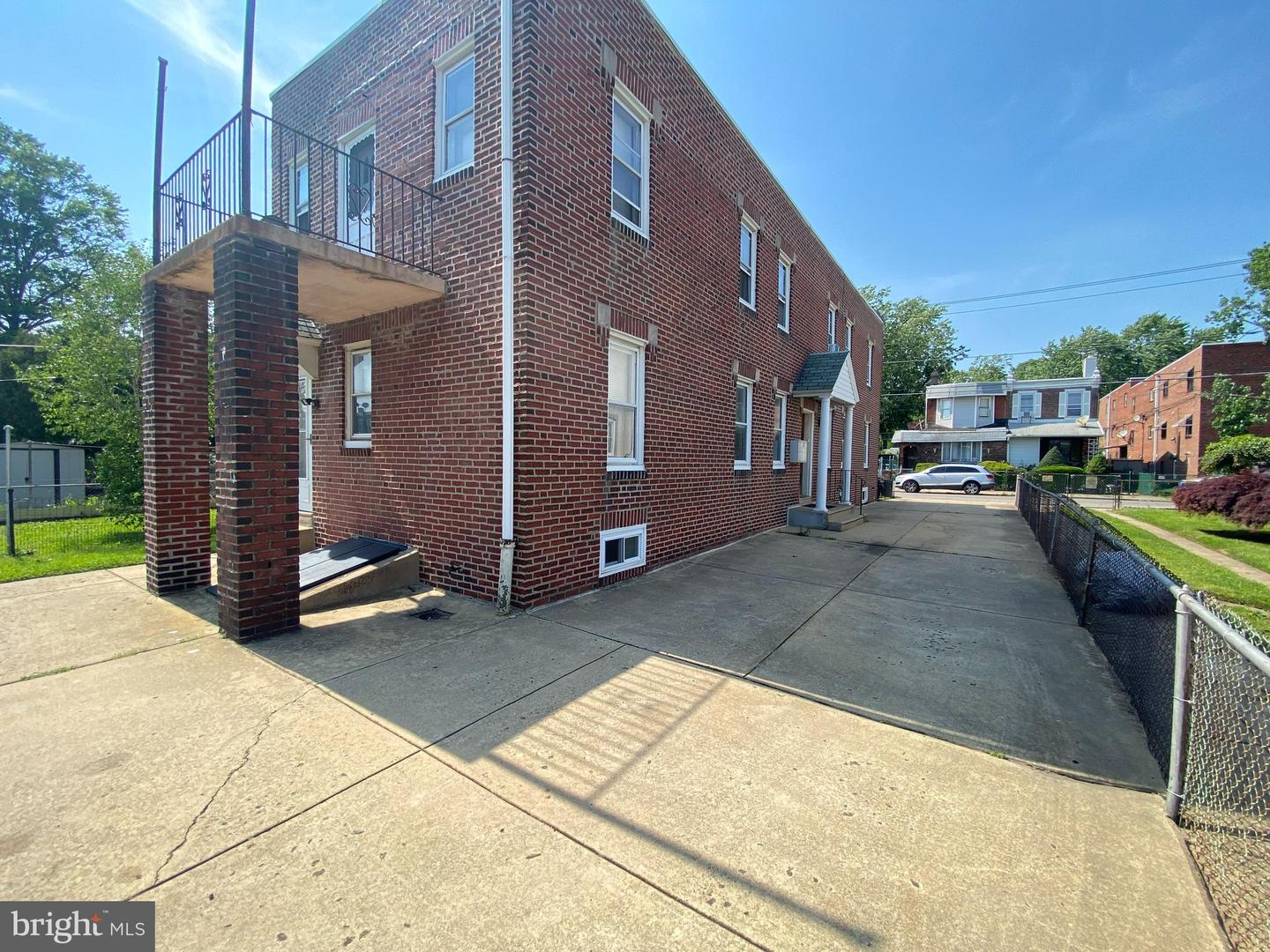 5223 JACKSON STREET Unit: 1F