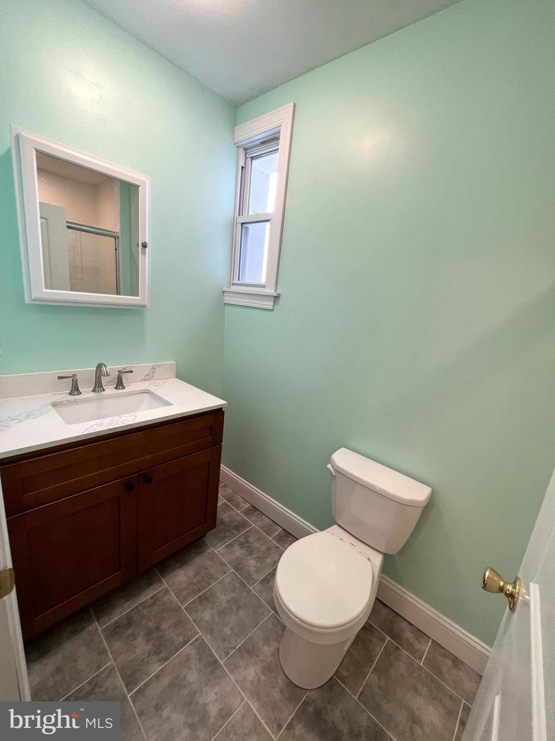 1431 W GIRARD AVENUE Unit: 3F
