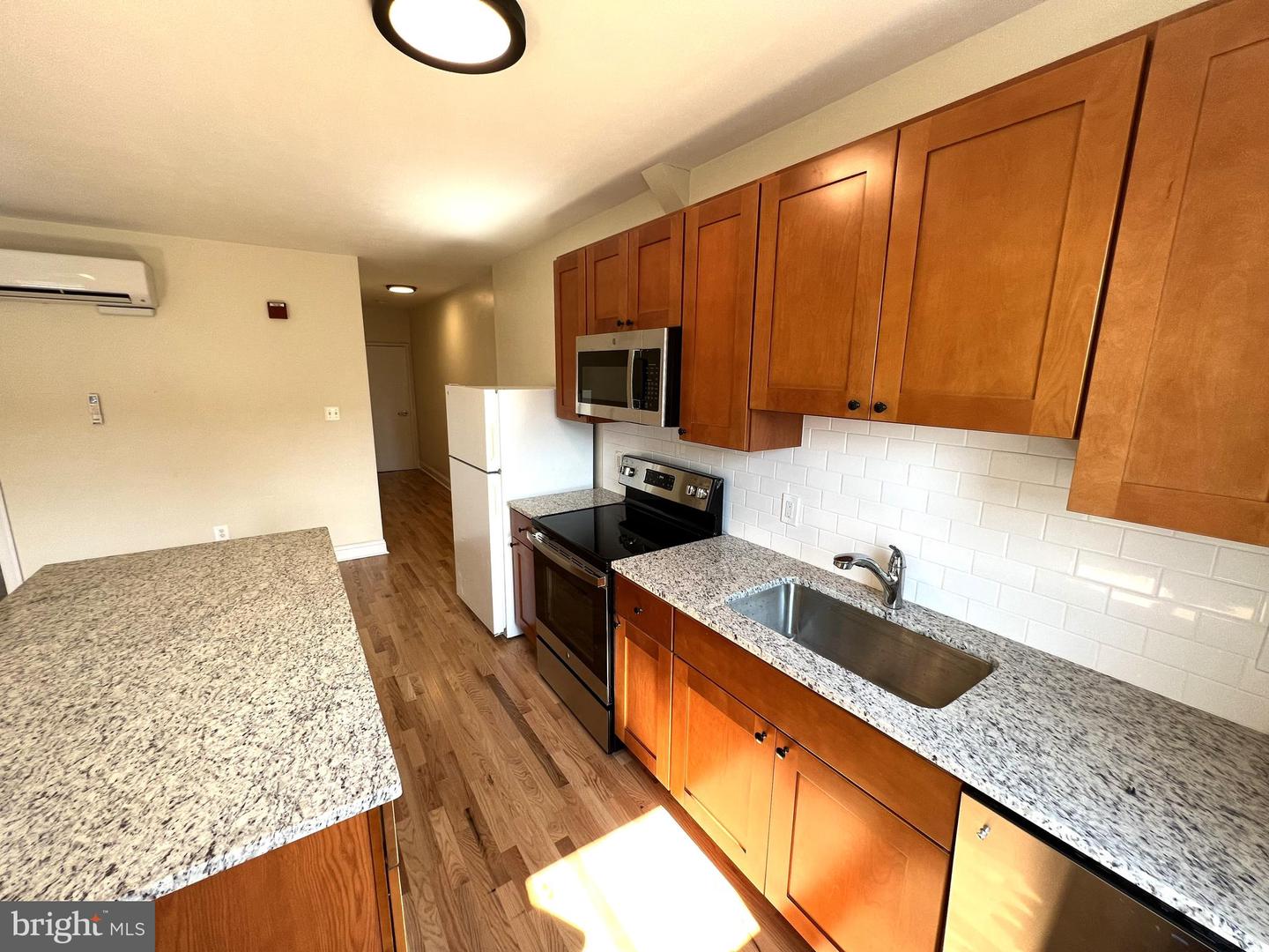 1431 W GIRARD AVENUE Unit: 3F