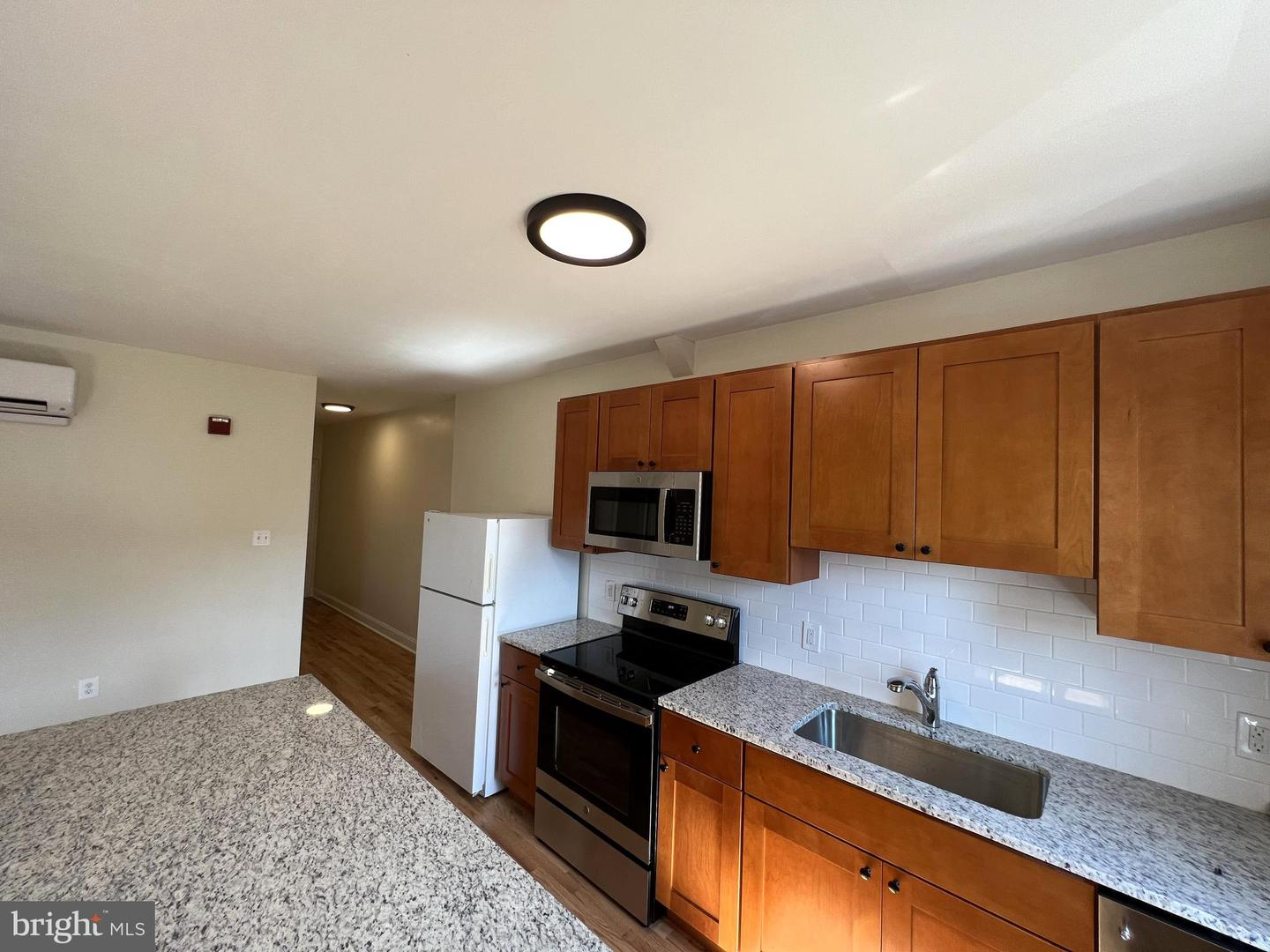 1431 W GIRARD AVENUE Unit: 3F