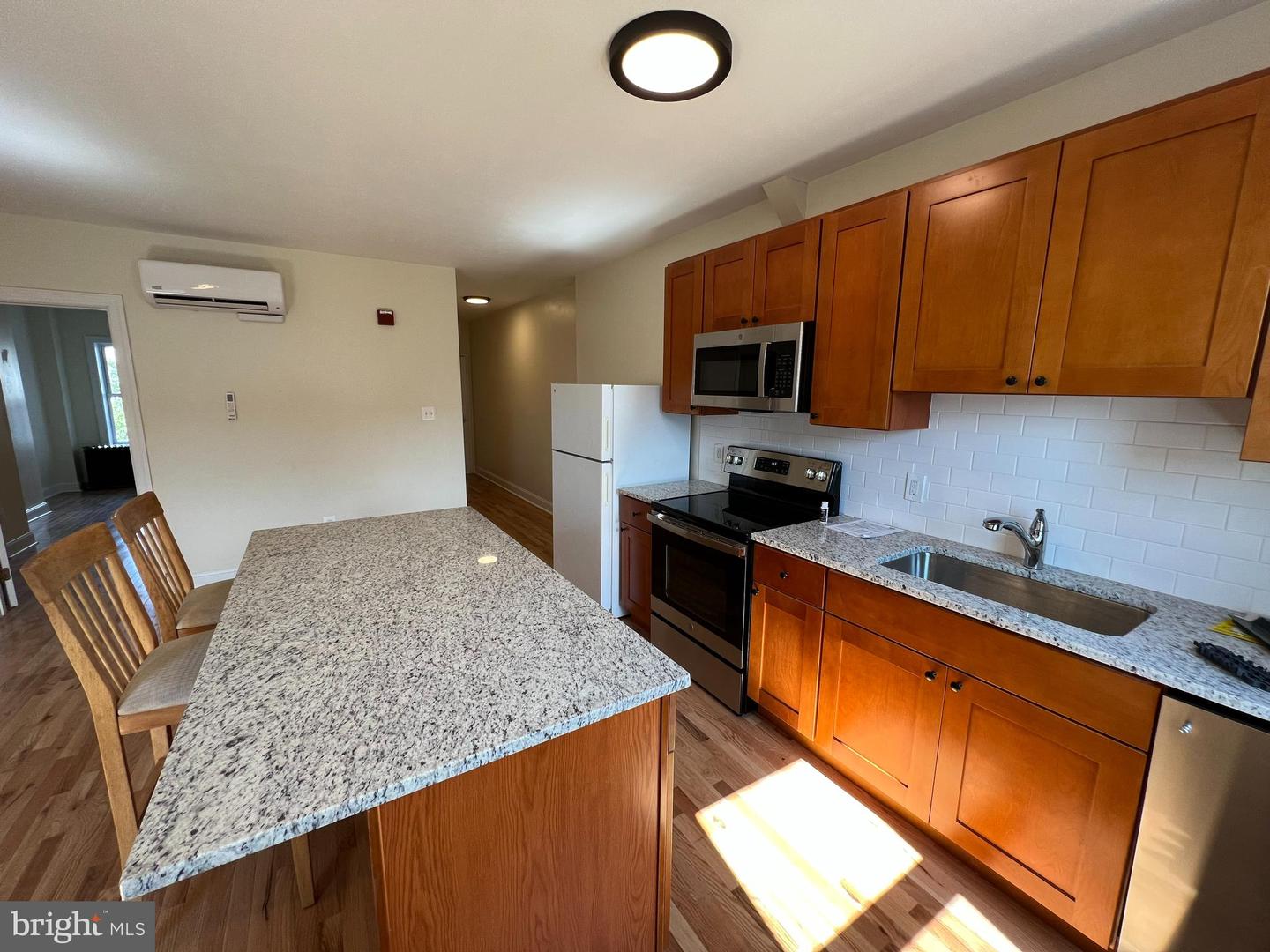 1431 W GIRARD AVENUE Unit: 3F