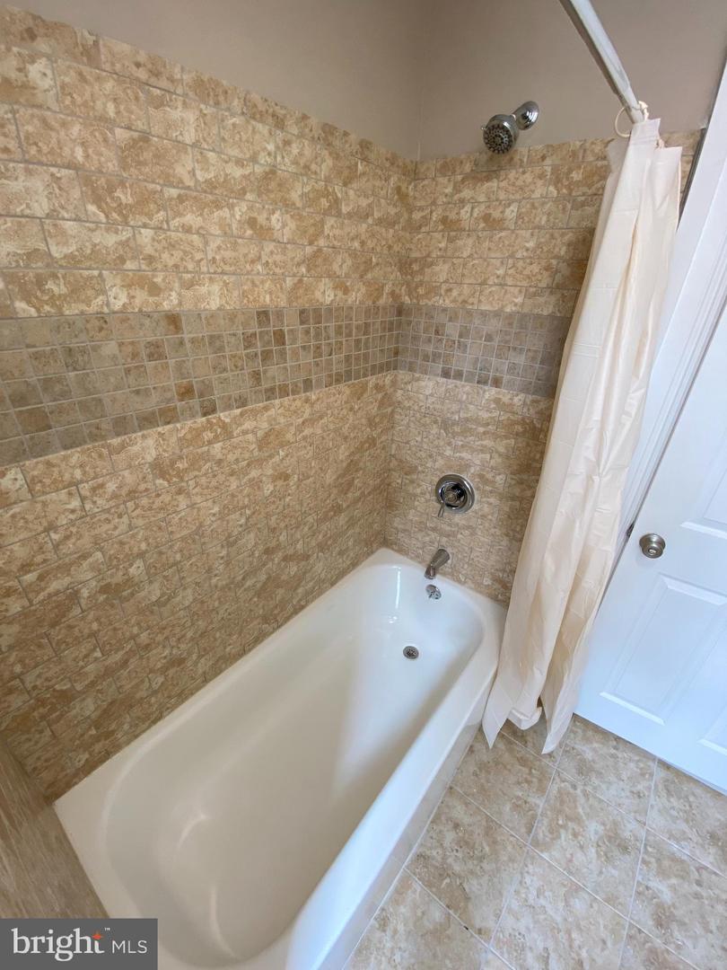 506 W HARVEY STREET Unit: 2