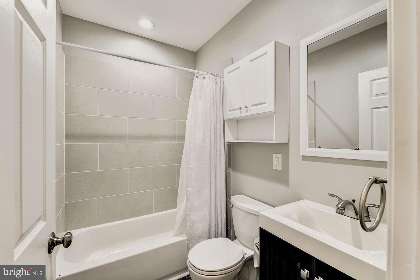 2343 N COLLEGE AVENUE Unit: 2