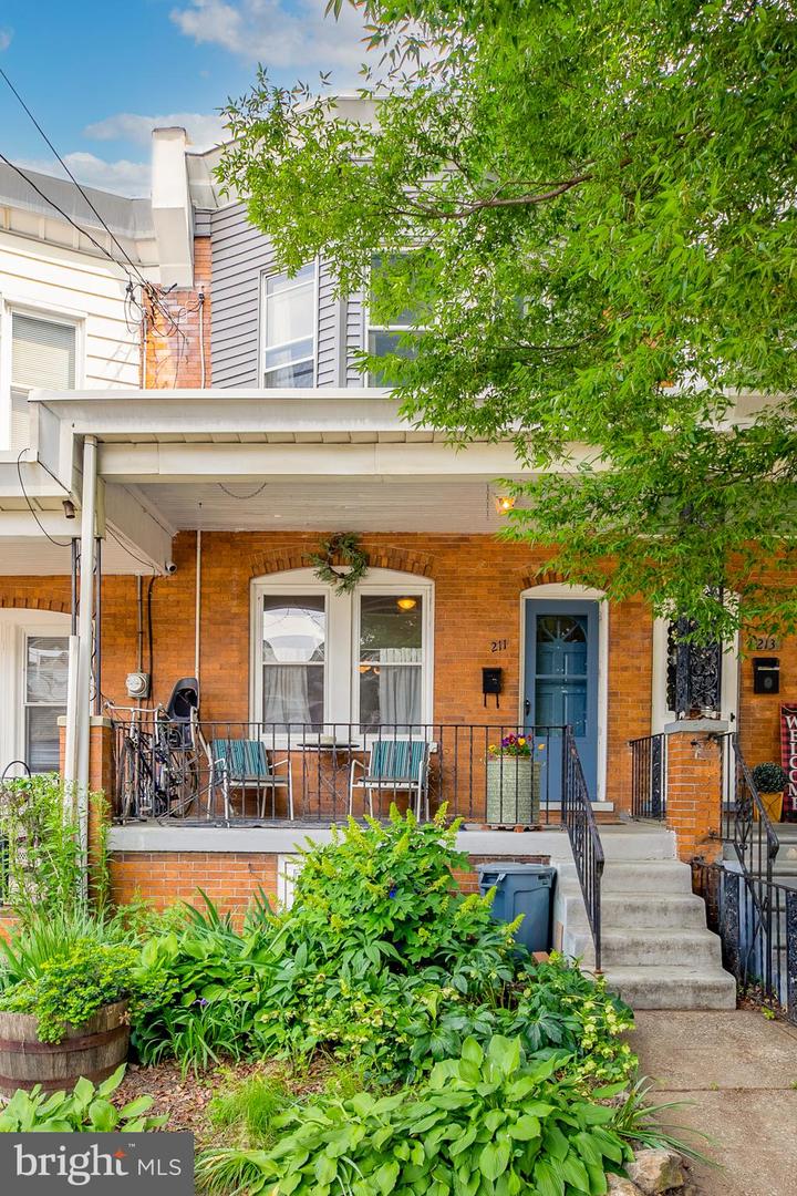 211 LAURISTON STREET