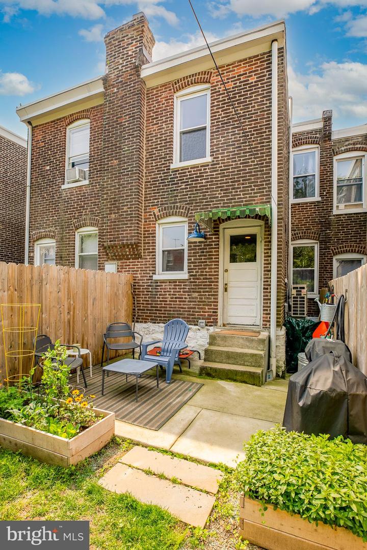 211 LAURISTON STREET