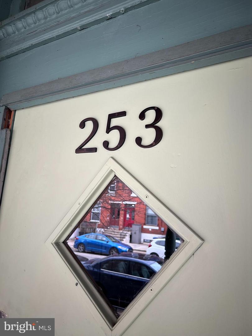 253 S 44th Street Unit: 2F