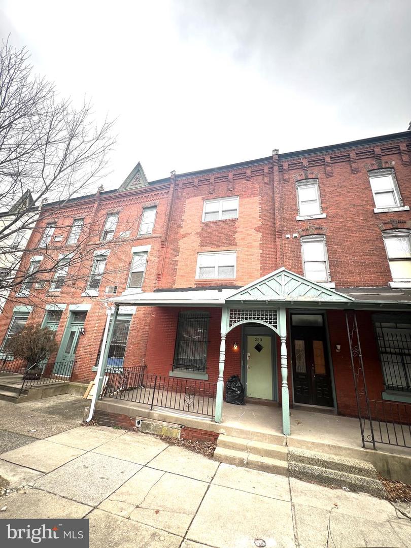 253 S 44th Street Unit: 2F
